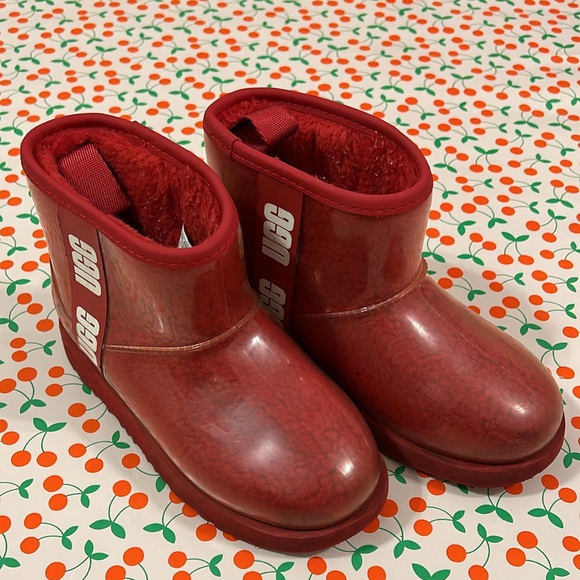 UGG Classic Clear Mini II Boots Red - Picture 1 of 4